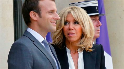 E­m­m­a­n­u­e­l­ ­M­a­c­r­o­n­ ­v­e­ ­e­ş­i­ ­B­r­i­g­i­t­t­e­ ­M­a­c­r­o­n­’­u­n­ ­ç­i­ç­e­k­ ­m­a­s­r­a­f­ı­n­a­ ­t­e­p­k­i­